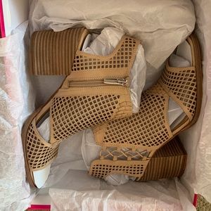 BRAND NEW shoes 👠